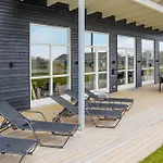 Four-bedroom With A Hot Tub 02 哈泽斯莱乌
