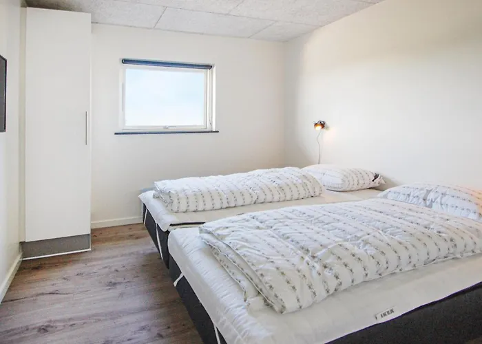 Four-bedroom With A Hot Tub 02