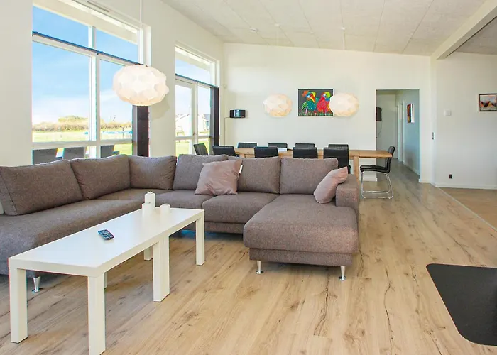 Four-bedroom With A Hot Tub 02 Holiday home