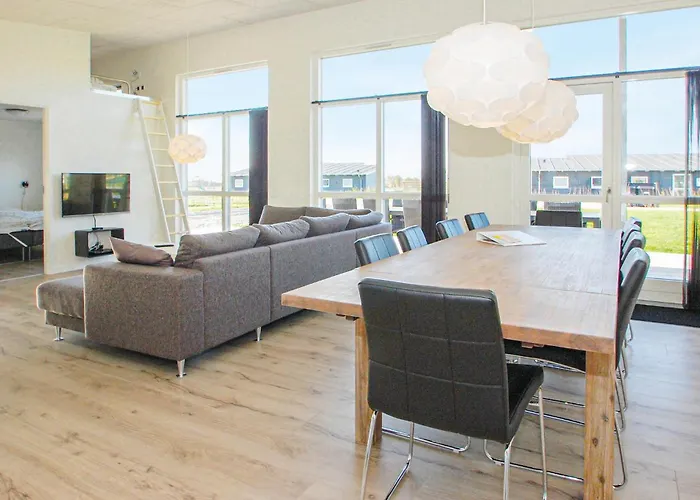 Four-bedroom With A Hot Tub 02 Holiday home *